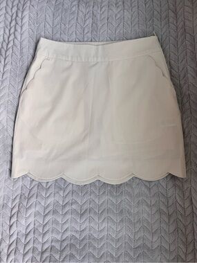Vineyard Vines PerformanceCream Scallop-Hem Mini Skort